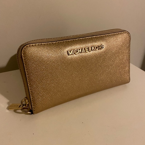 Michael Kors Gold Wallet - Picture 1 of 3